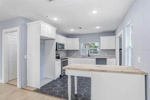 310 S DELANEY AVENUE, Avon Park, FL 33825