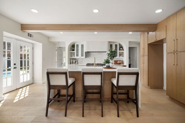 2619 Peninsula Drive, Grapevine, TX 76051