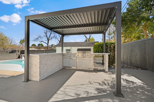 2619 Peninsula Drive, Grapevine, TX 76051