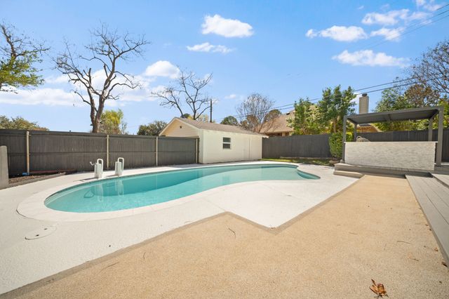 2619 Peninsula Drive, Grapevine, TX 76051