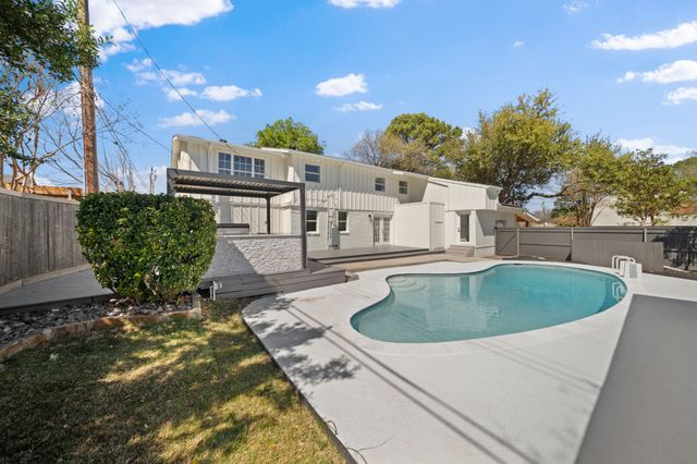 2619 Peninsula Drive, Grapevine, TX 76051