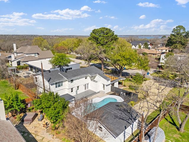 2619 Peninsula Drive, Grapevine, TX 76051