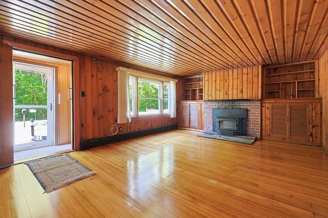 36 Alden Ave, Dartmouth, MA 02747