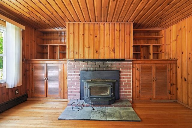 36 Alden Ave, Dartmouth, MA 02747