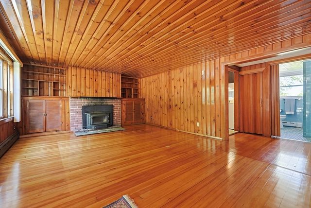 36 Alden Ave, Dartmouth, MA 02747