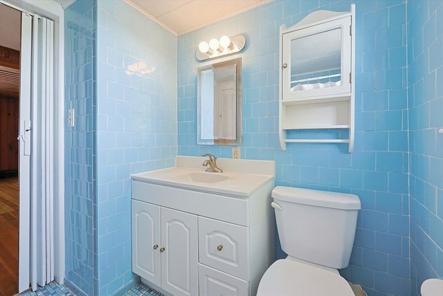 36 Alden Ave, Dartmouth, MA 02747