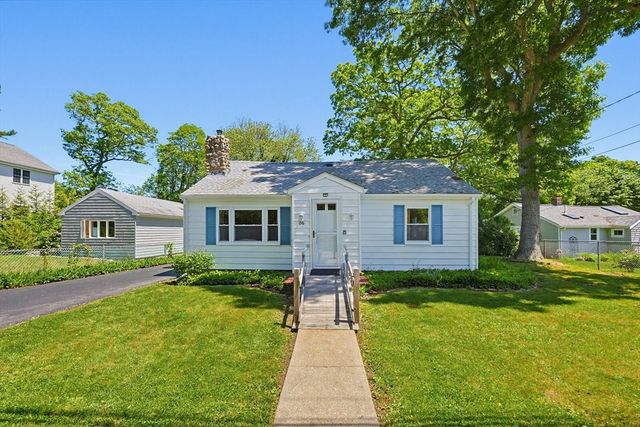36 Alden Ave, Dartmouth, MA 02747