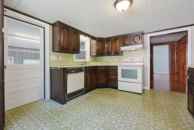 36 Alden Ave, Dartmouth, MA 02747
