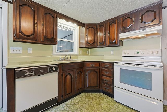 36 Alden Ave, Dartmouth, MA 02747
