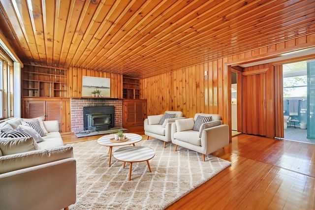 36 Alden Ave, Dartmouth, MA 02747