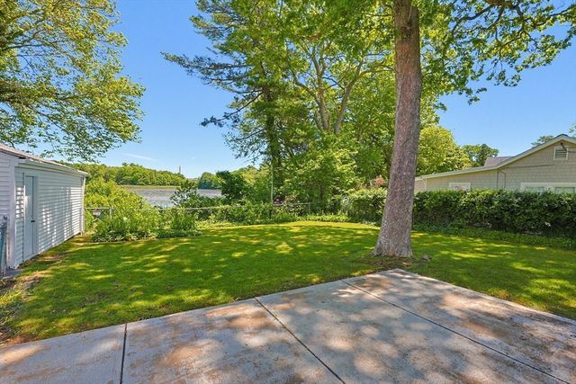 36 Alden Ave, Dartmouth, MA 02747