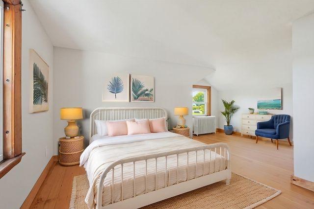 36 Alden Ave, Dartmouth, MA 02747