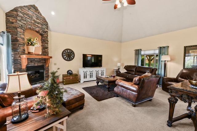 524 Quail Run Street, Rogersville, MO 65742
