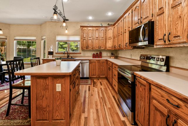 524 Quail Run Street, Rogersville, MO 65742