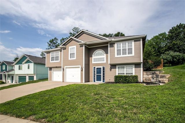 3008 S Hill Avenue, Blue Springs, MO 64015