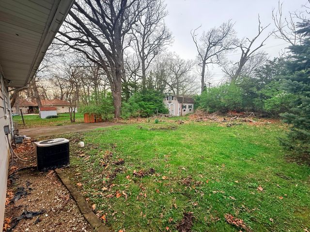 1020 E 61st Place, Merrillville, IN 46410