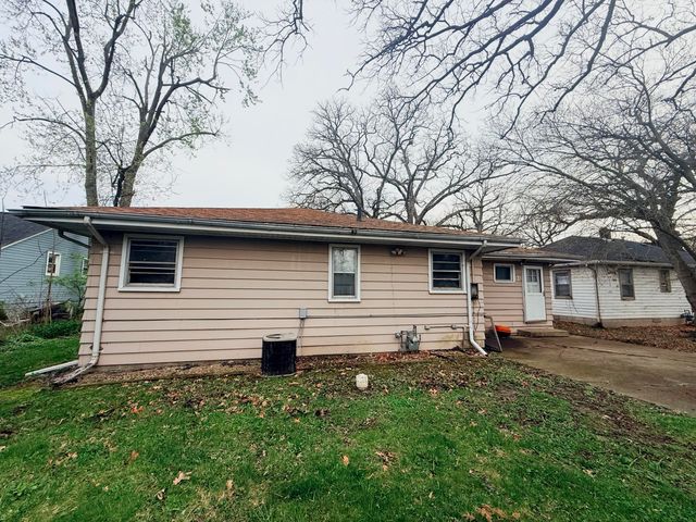 1020 E 61st Place, Merrillville, IN 46410
