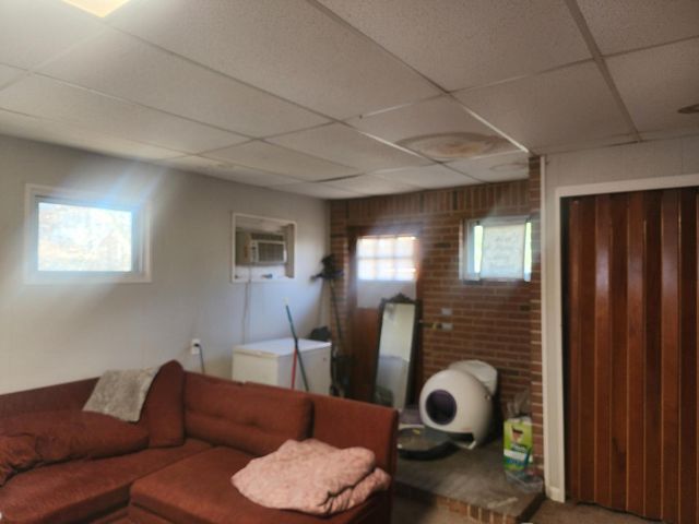 1020 E 61st Place, Merrillville, IN 46410