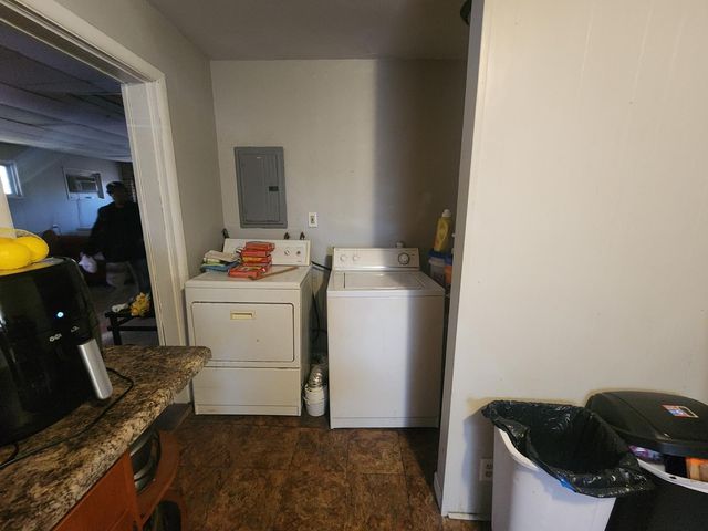 1020 E 61st Place, Merrillville, IN 46410