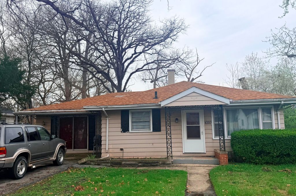 1020 E 61st Place, Merrillville, IN 46410
