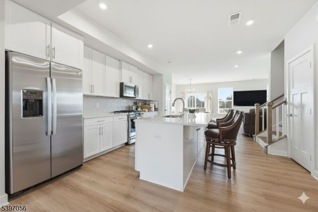 68 Owen Ct, Franklin Twp., NJ 08873