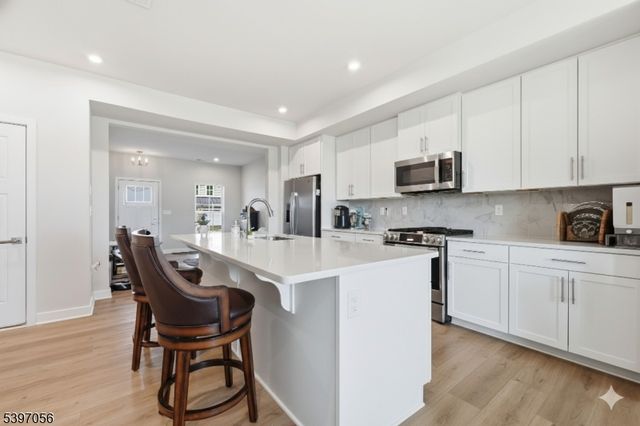 68 Owen Ct, Franklin Twp., NJ 08873