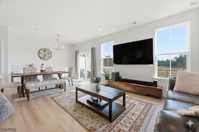 68 Owen Ct, Franklin Twp., NJ 08873