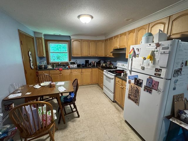 579 Pulpit Hill Rd, Amherst, MA 01002