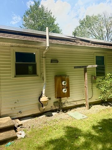 579 Pulpit Hill Rd, Amherst, MA 01002