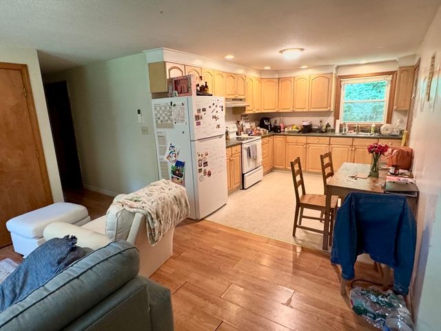 579 Pulpit Hill Rd, Amherst, MA 01002