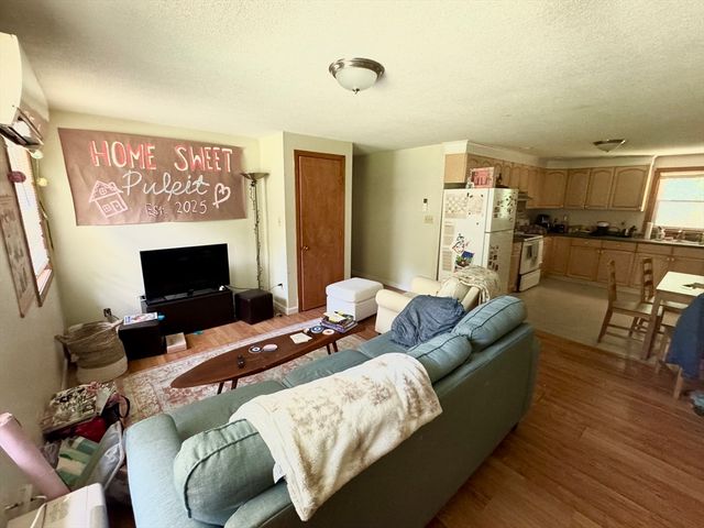 579 Pulpit Hill Rd, Amherst, MA 01002