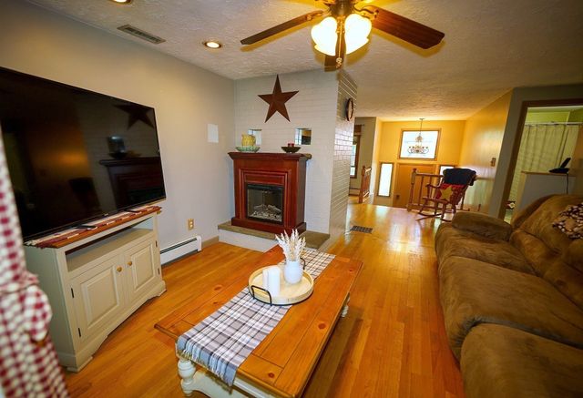 137 Wilson St, Spencer, MA 01562