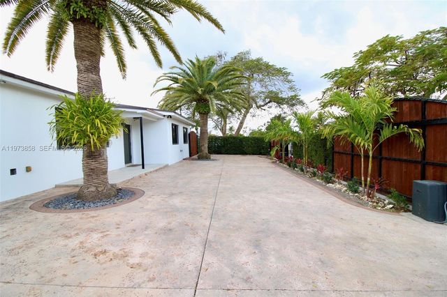 15300 SW 299th St, Homestead, FL 33033