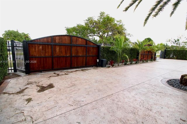 15300 SW 299th St, Homestead, FL 33033