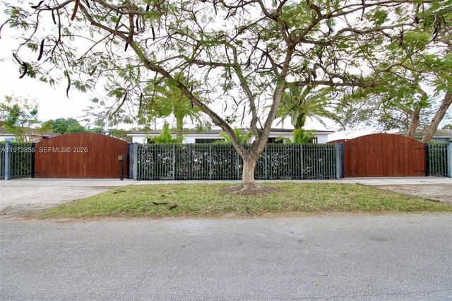 15300 SW 299th St, Homestead, FL 33033