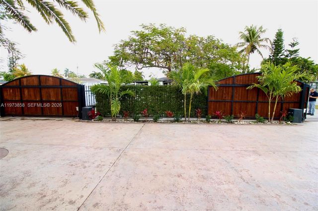 15300 SW 299th St, Homestead, FL 33033