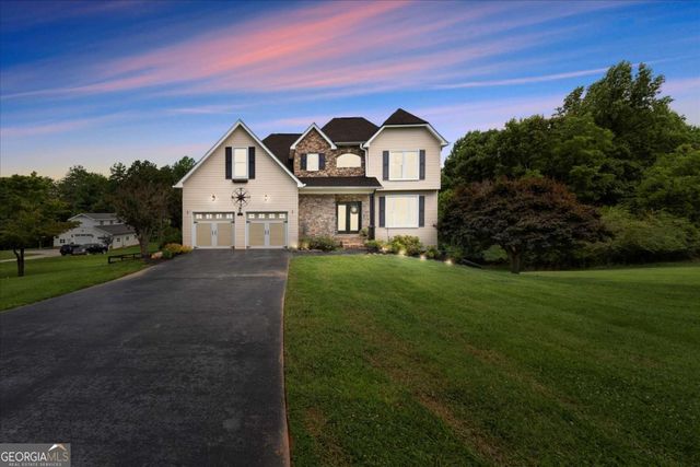 15 E Hyalite Road E, Dahlonega, GA 30533