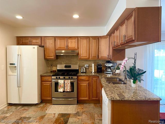 41371 Hamilton Drive, Sterling Heights, MI 48313