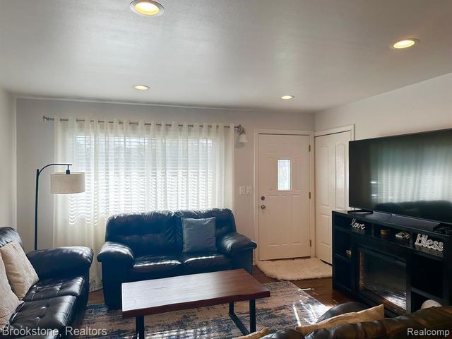 41371 Hamilton Drive, Sterling Heights, MI 48313