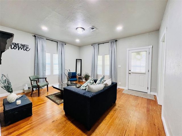 212 S 2nd Street, Noble, OK 73068