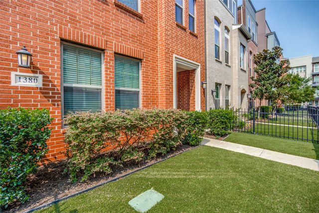 1380 Branchwood Place, Dallas, TX 75215