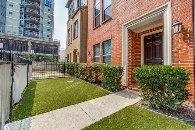 1380 Branchwood Place, Dallas, TX 75215