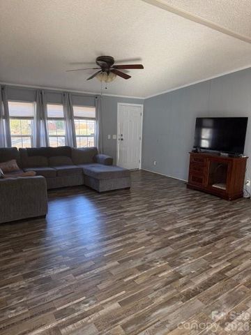 127 Knight N Gail Drive, Mooresville, NC 28115