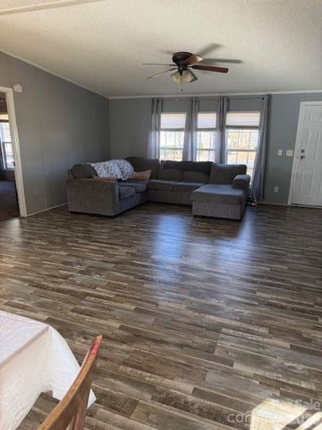 127 Knight N Gail Drive, Mooresville, NC 28115