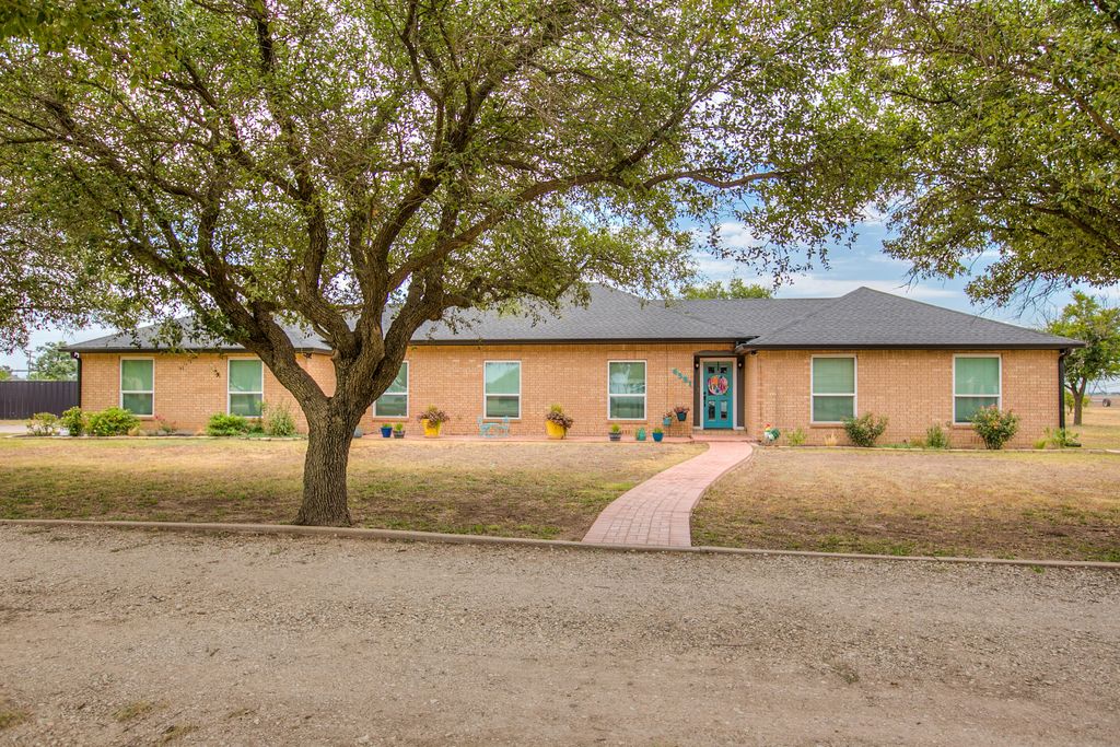 Image 1 of property listing at 6581 Plainview Drive, San Angelo, TX 76905