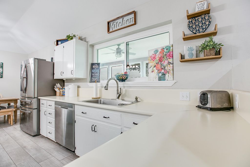 Image 19 of property listing at 6581 Plainview Drive, San Angelo, TX 76905