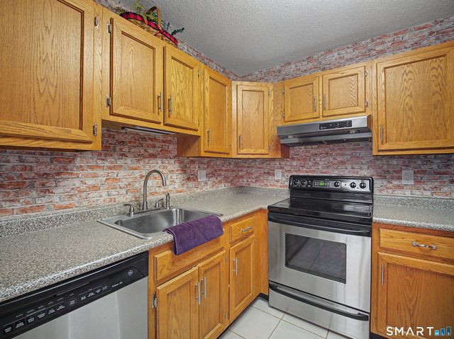 41 Glen Ridge Court 41, New Milford, CT 06776