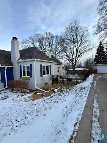 219 E 33rd St Street, Sioux Falls, SD 57105