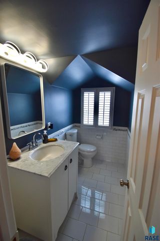 219 E 33rd St Street, Sioux Falls, SD 57105