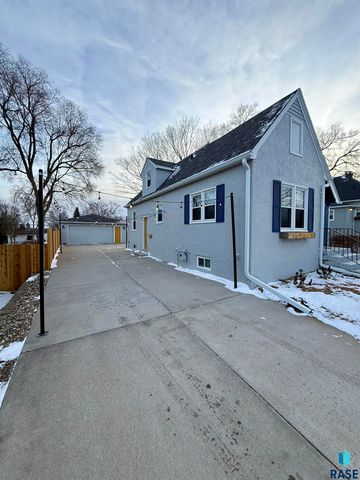 219 E 33rd St Street, Sioux Falls, SD 57105